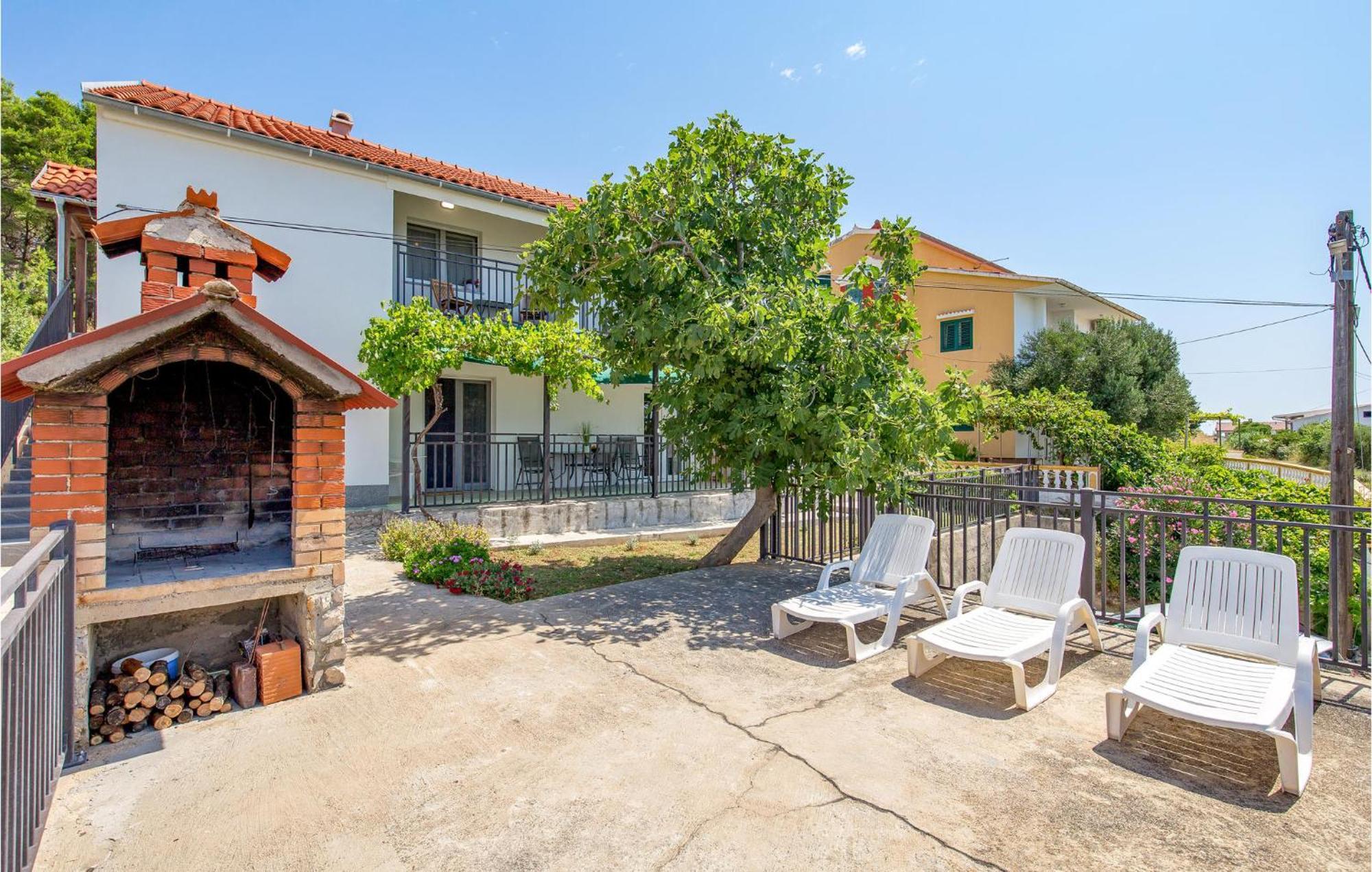 1 Bedroom Lovely In Apartment Vlasici